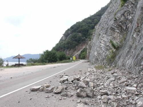 Učestali odroni na brojnim dionicama, budite oprezni