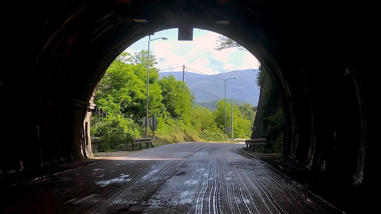 Od 23.00 do 04.30 obustava saobraćaja kroz tunel Crnaja, povremena propuštanja