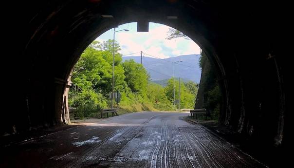 Od 23.00 do 04.30 obustava saobraćaja kroz tunel Crnaja, povremena propuštanja
