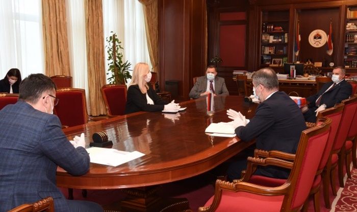 RS: Stariji će izlaziti svaki dan tri sata, otvaraju se radnje