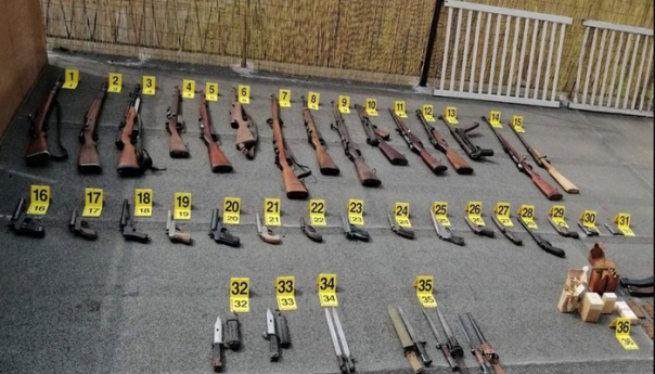 Banjalučanin uhapšen nakon tuče, skrivao arsenal oružja