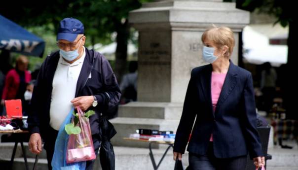 Od danas nošenje zaštitnih maski na otvorenom u FBiH nije obavezno