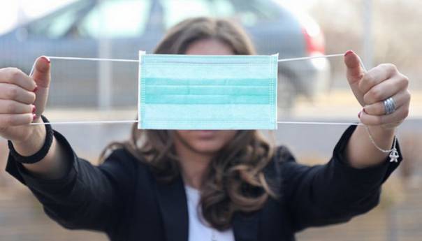 Od danas obavezno nošenje maski na otvorenom i u USK