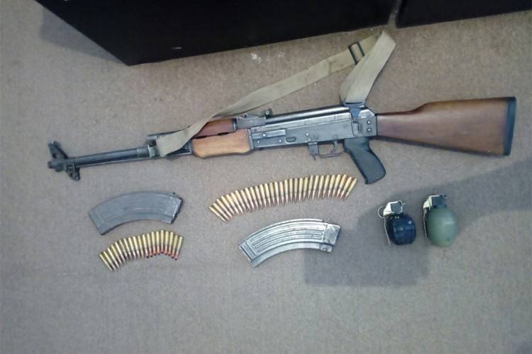 Od duševno bolesne žene oduzeti puška i bombe