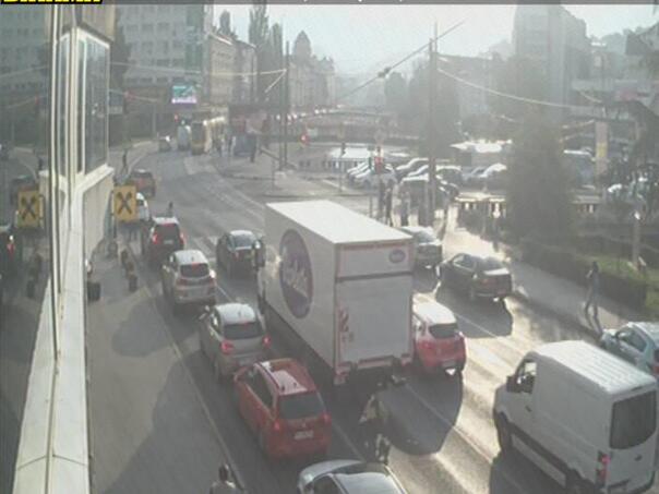 Od jutros pojačane gužve prema gradskim centrima, obratite pažnju i na škole!