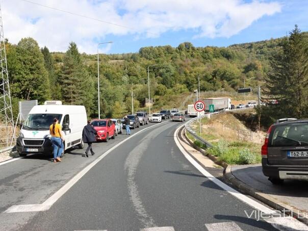 Od petka stupa zakonska obaveza posjedovanja zimske opreme na putevima u BiH