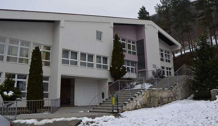 Od ponedjeljka nastava za učenike u Potočarima, obezbijeđene peći za grijanje