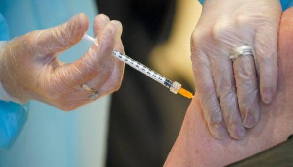 Od ponedjeljka prijave za vakcinaciju i za neosigurane osobe u KS