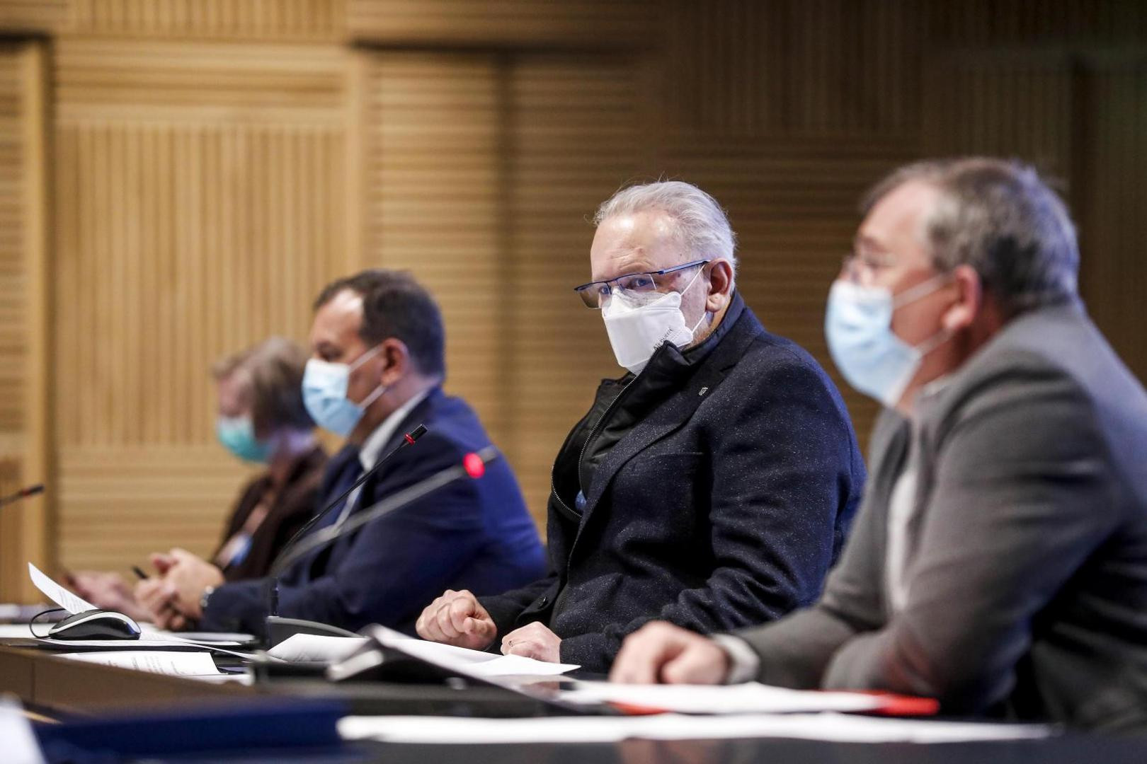 Od ponoći nove stroge mjere širom zemlje, promjene i na granicama