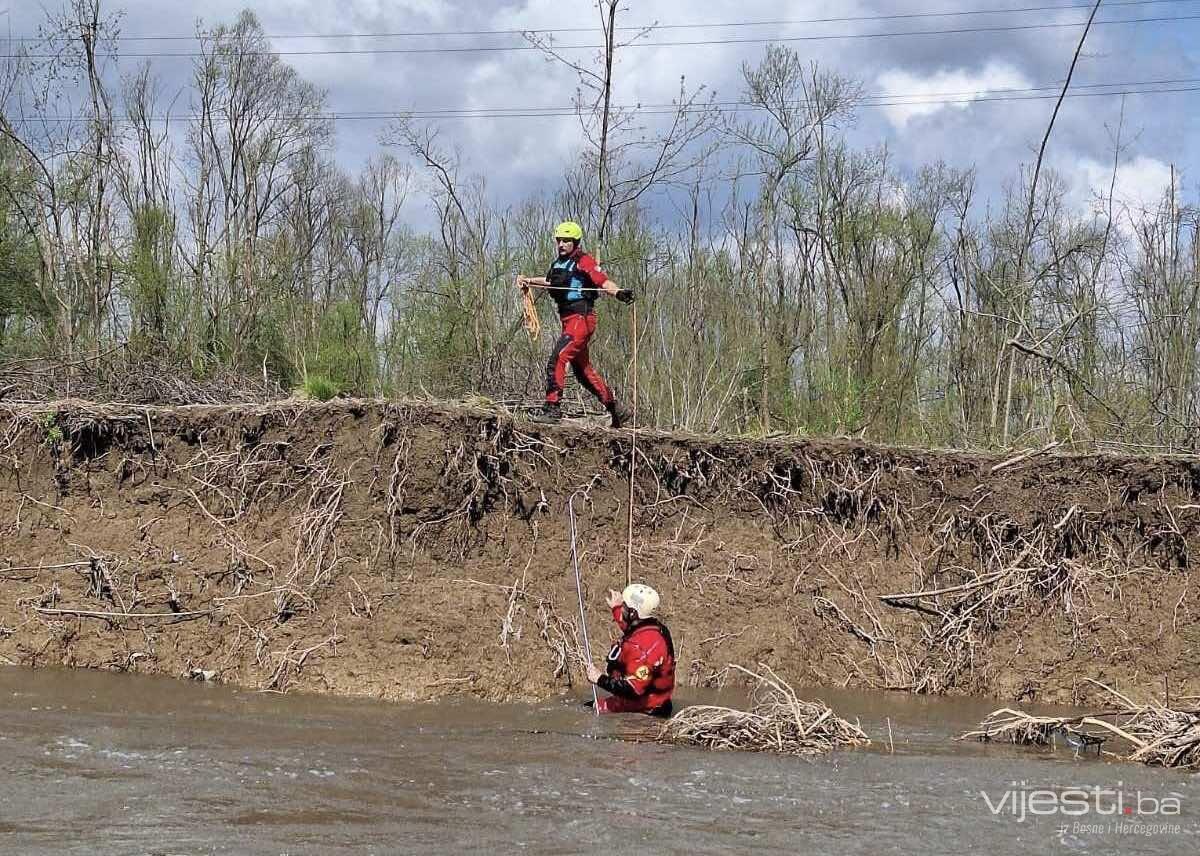 Rano jutros nastavljena potraga za dvije osobe u Jali i Spreči