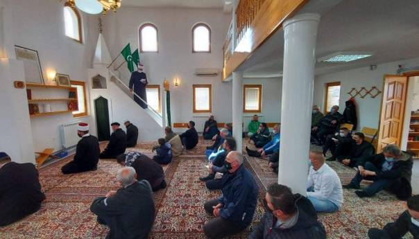 Od sutra dnevni namazi i džuma samo uz prisustvo imama i džematskog odbora