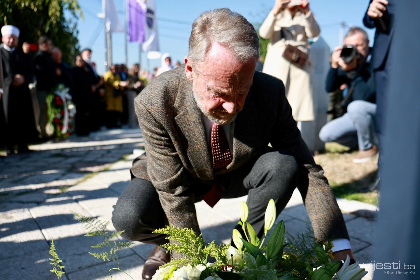 Na Kovačima obilježena godišnjica smrti Alije Izetbegovića