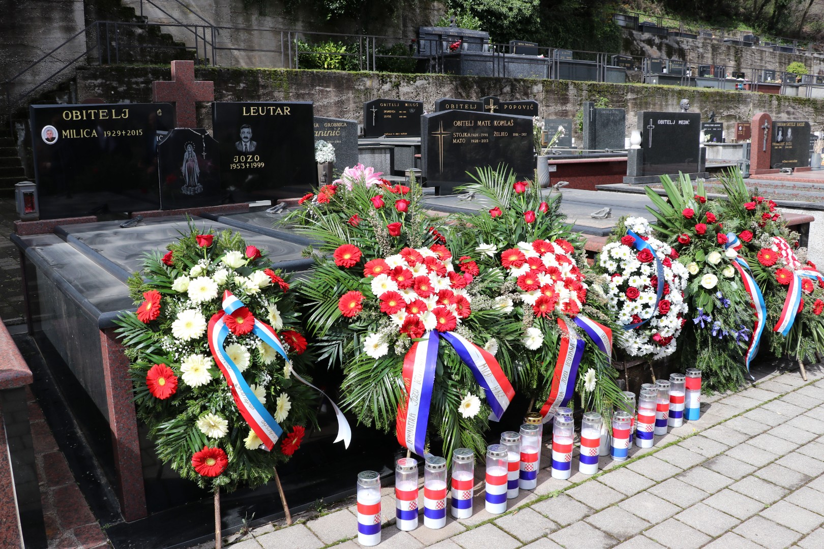 Odata počast ubijenom Jozi Leutaru povodom 25. godišnjice smrti