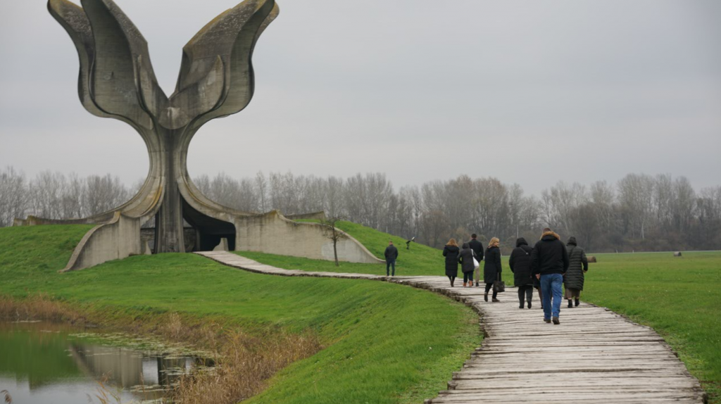Odbor MC Srebrenica posjetio Jasenovac, Ušticu i Vukovar