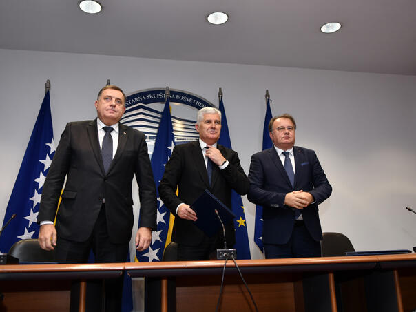 Odgođen sastanak SDP-a, HDZ-a i SNSD-a