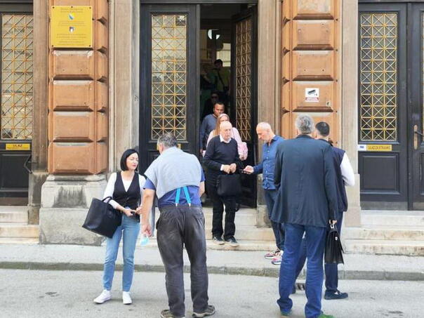 Odgođeno suđenje Aliji Delimustafiću i ostalima, naloženo privođenje optuženog Kapura