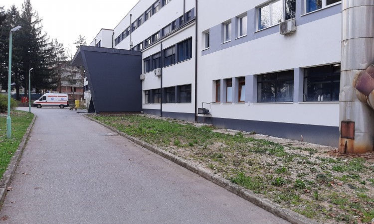 Odlaganje medicinskog otpada u ZUKB "Dr. Irfan Ljubijankić" uz protokol i sterilizaciju