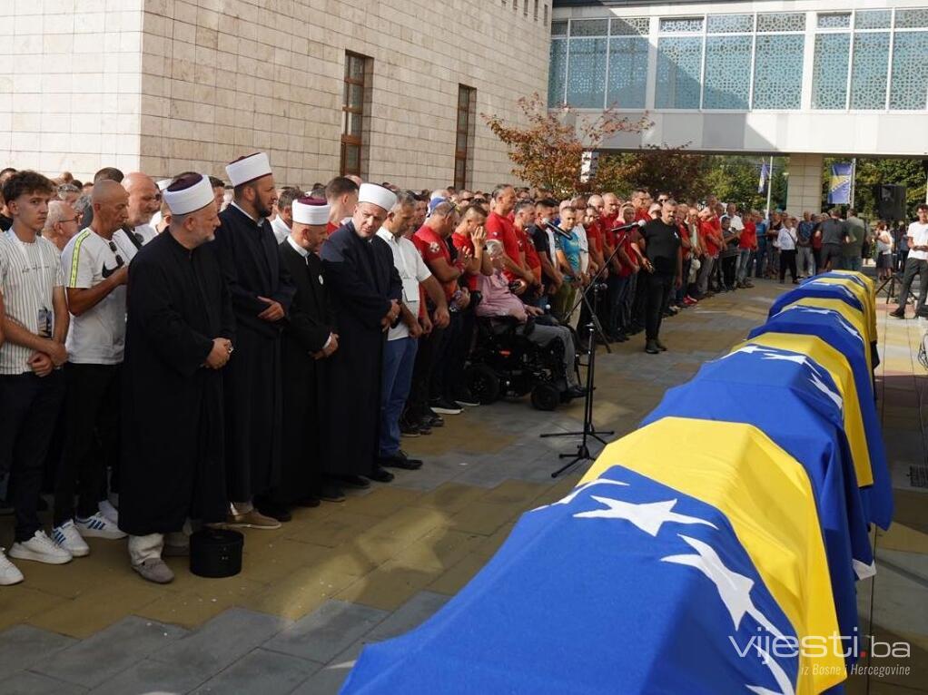 Odlazak "bosanskih ljiljana": Klanjana dženaza bh. planinarima u Zenici