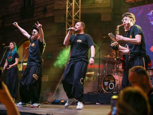 Odlična atmosfera na koncertu grupe Helem Nejse u Sarajevu