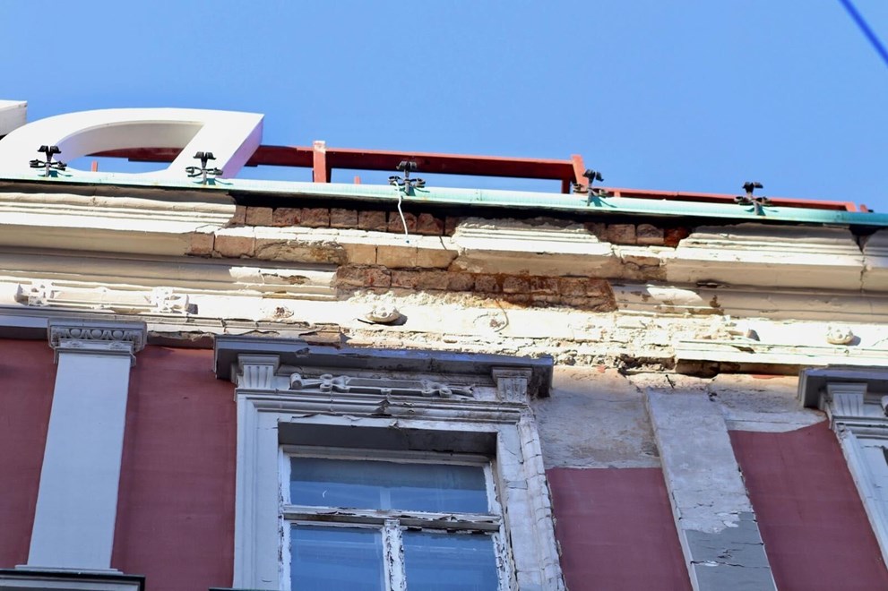 Odlomio se dio fasade sa zgrade na glavnom zagrebačkom trgu