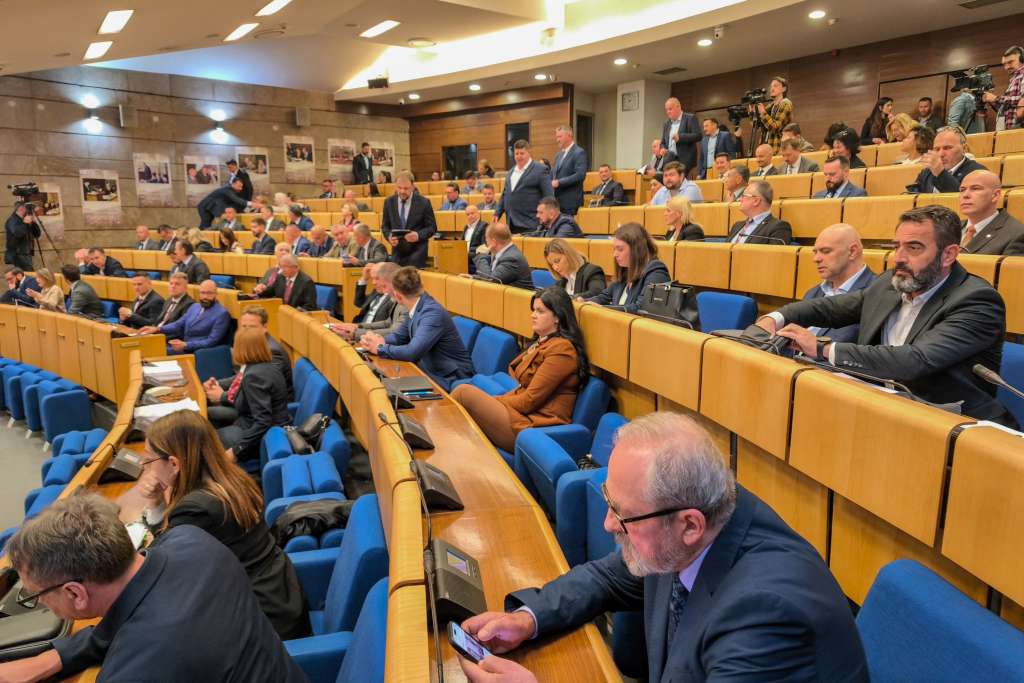 Bošković tvrdi da je odluka o komisiji predložena neustavno, nezakonito i neposlovnički