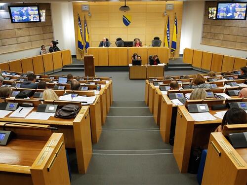 Odobren zakon kojim poslodavci mogu zaključivati ugovore o radu sa studentima