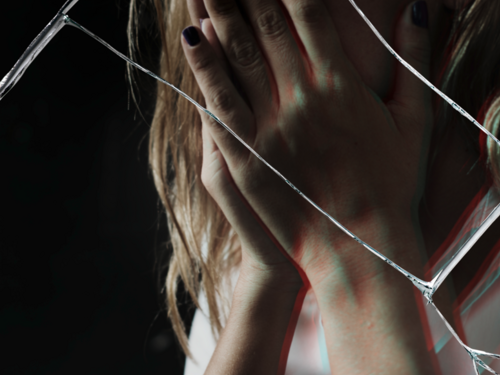 Određen pritvor Dobojliji osumnjičenom za polnu zloupotrebu i premlaćivanja maloljetnice