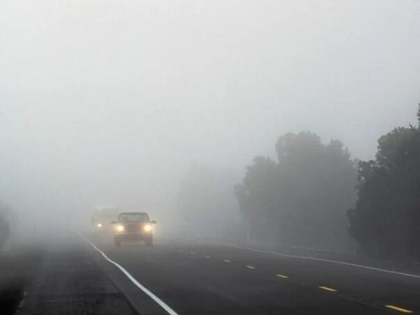 Odroni na više dionica, smanjena vidljivost zbog magle