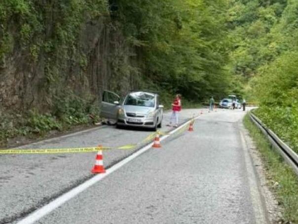 Odronila se stijena na putu kod Foče i pogodila automobil, poginuo suvozač iz Sarajeva