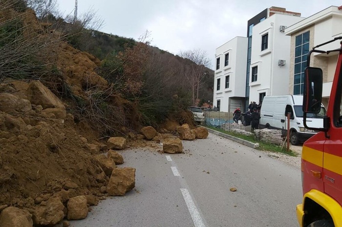 Odronio se dio brda kod Ulcinja, tri osobe povrijeđene