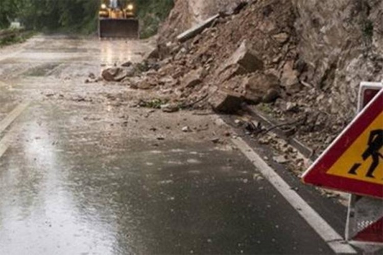 Odronio se glavni put ka Jahorini, sanacija počinje večeras