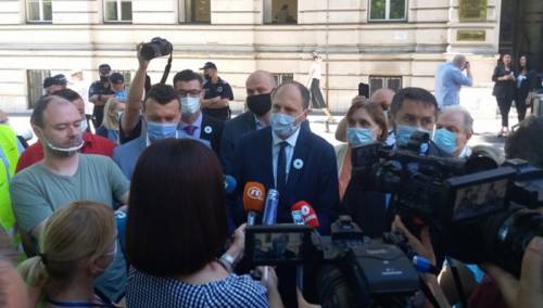 Održan protest upozorenja radnika u zdravstvu u Kantonu Sarajevo