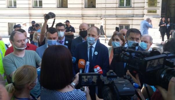 Održan protest upozorenja radnika u zdravstvu u Kantonu Sarajevo