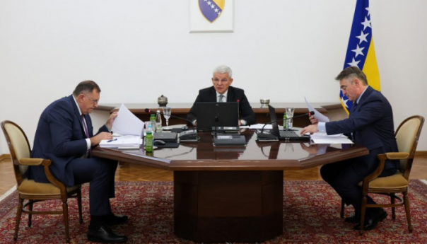 Održana 162. vanredna sjednica Predsjedništva BiH: Data saglasnost za prisustvo Tegeltije samitu