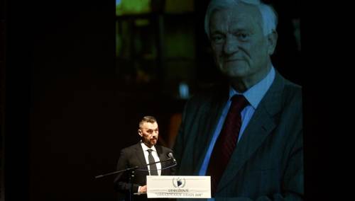 Održana komemoracija Jovanu Divjaku, generalu koji je vikao 'ne pucaj'