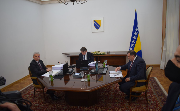 Održana sjednica Predsjedništva BiH, Dodik protiv svih tačaka