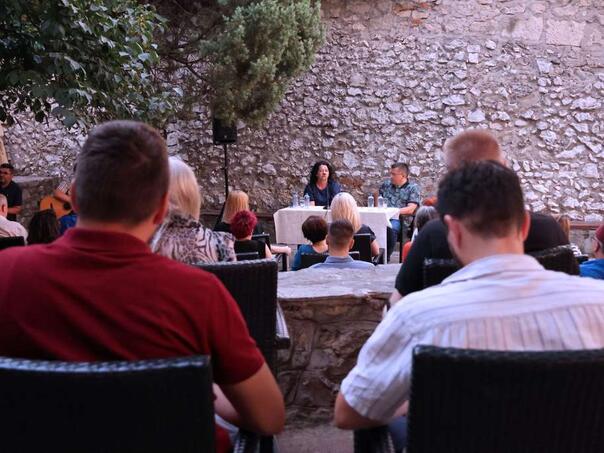 Održana večer posvećena Nedžadu Ibrišimoviću i Dževadu Karahasanu