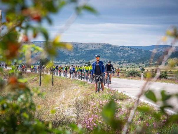 Održana završna biciklijada "Rutom stećaka" uz učešće više od 100 biciklista
