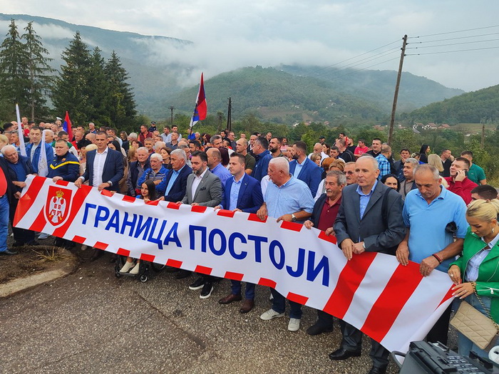 Održani još jedni protesti podrške Dodiku