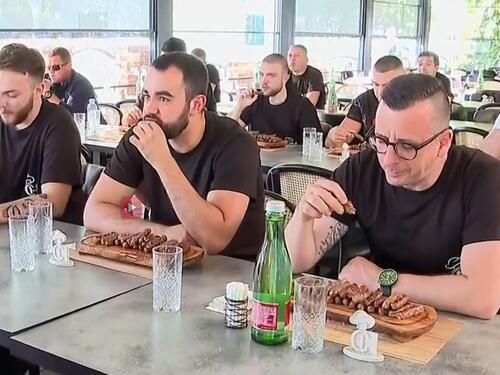 Održano takmičenje u jedenju ćevapa u Hrvatskoj: Prvak pojeo 90 komada