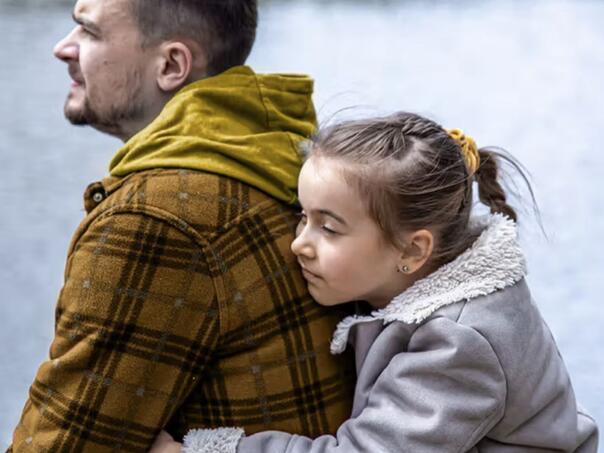 Odsustvo očinske bliskosti oblikuje samopouzdanje i odnose kćerki