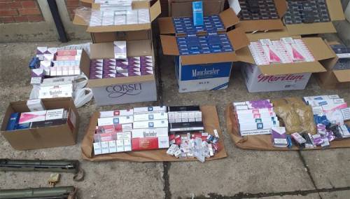 Oduzete cigarete bez akciznih markica i vojno oružje