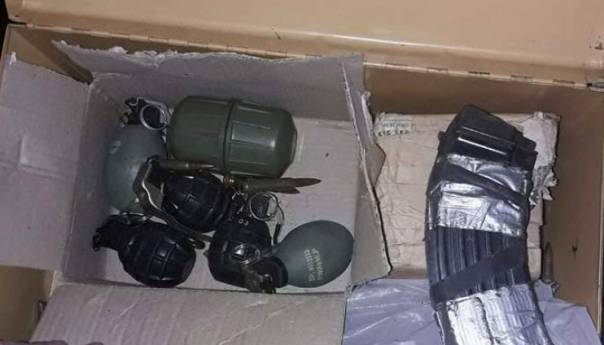 Oduzeti puška, ručne bombe i municija