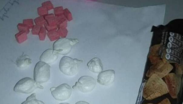 Oduzeti spid, tablete i oprema za konzumiranje droge