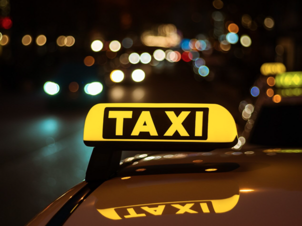 Sarajlija bez vozačke, pozitivan na droge, dugovao hiljade KM kazni, nelegalno vozio taxi...