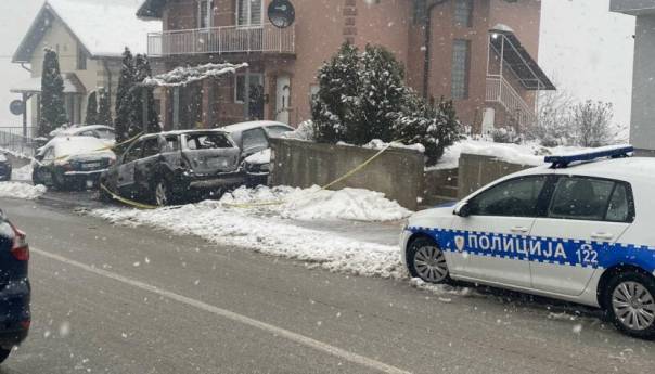 Oglasila se policija nakon zapaljenog auta člana DNS-a