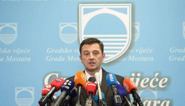 Oglasio se Kordić o osvijetljenju Starog mosta: Populizam!