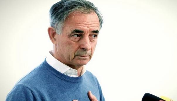 Oglasio se Pupovac nakon vraćanja odlikovanja Glavašu