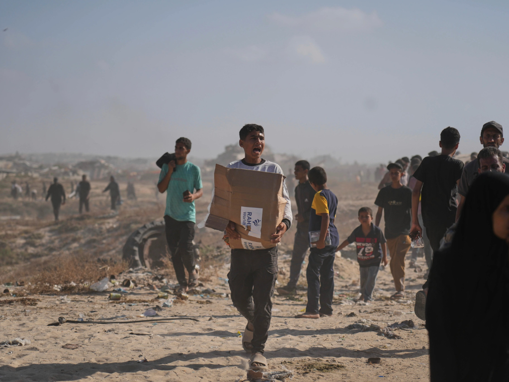 Ograničena pomoć u Gazi: Šta Palestinci zaista dobijaju u paketima?