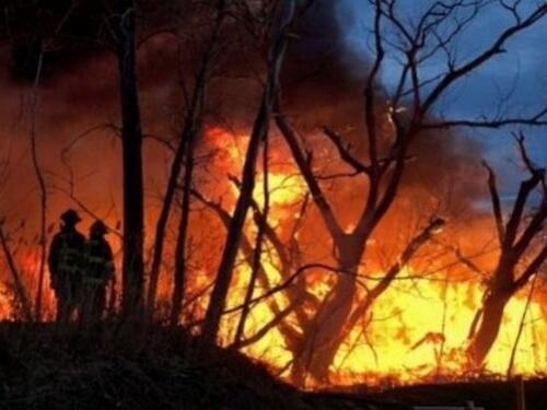 Ogroman požar na Bjelašnici: Pred vatrogascima burna noć